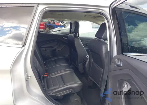 2019 Ford Escape Titanium z USA, uszkodzony, nr VIN 1FMCU9J9XKUB76466